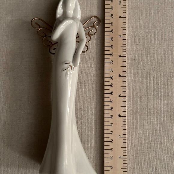 Vintage tall slim ceramic angel with gold detail wings and leaf details - Picture 7 of 9